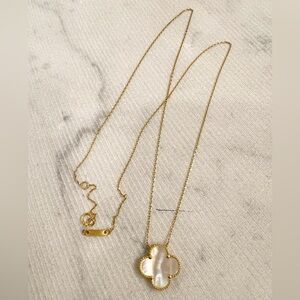 SOLD REAL 18k Gold clover shape necklace